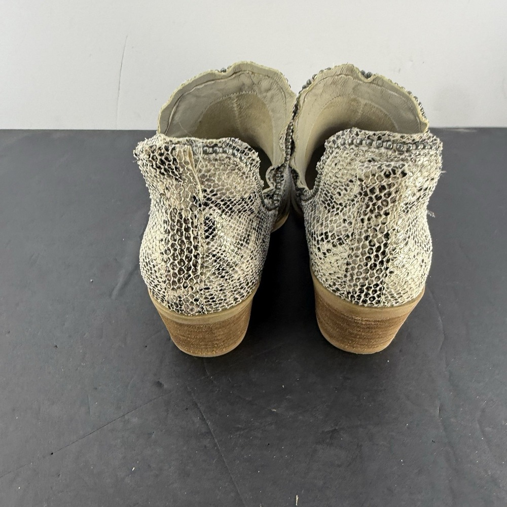 Very G Womens Size 8.5 Snakeskin Ankle Booties Cutout Western Low Heel Shoes - Picture 7 of 7